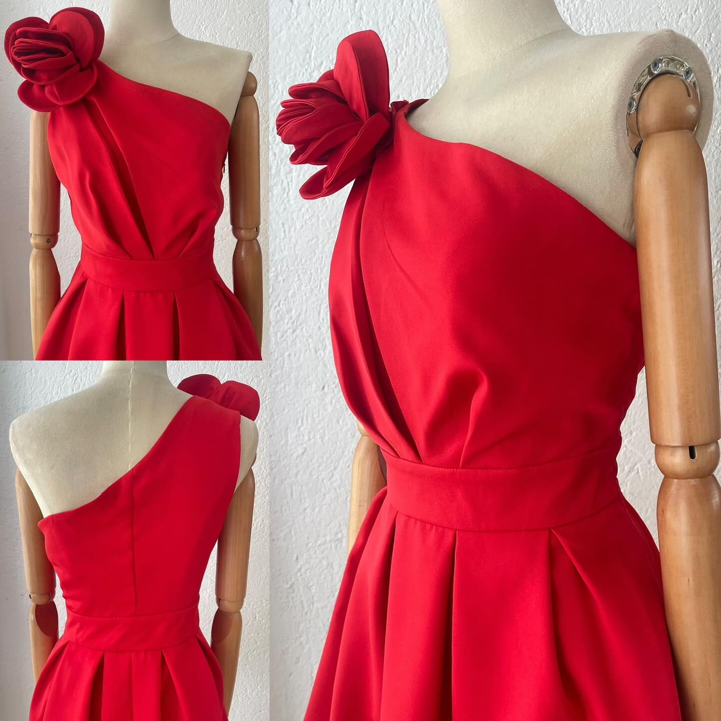 1061350  Vestido corto rojo flor