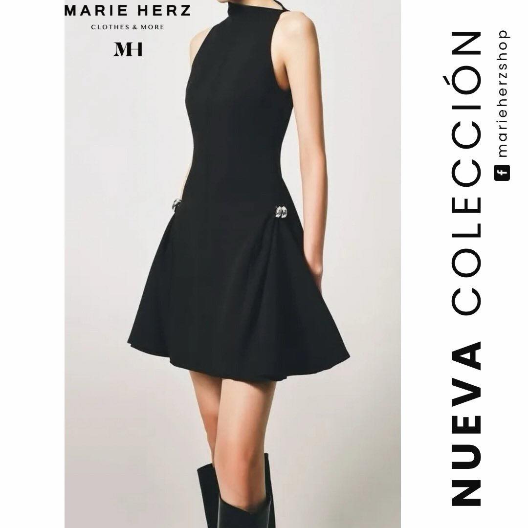 1064275 Vestido negro aretes