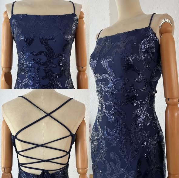1064728 Vestido azul marino lentejuela