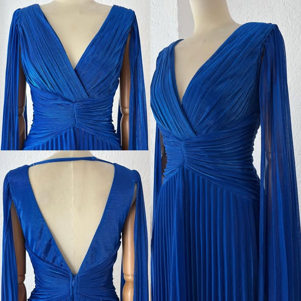 1064828 Vestido azul mangas largas