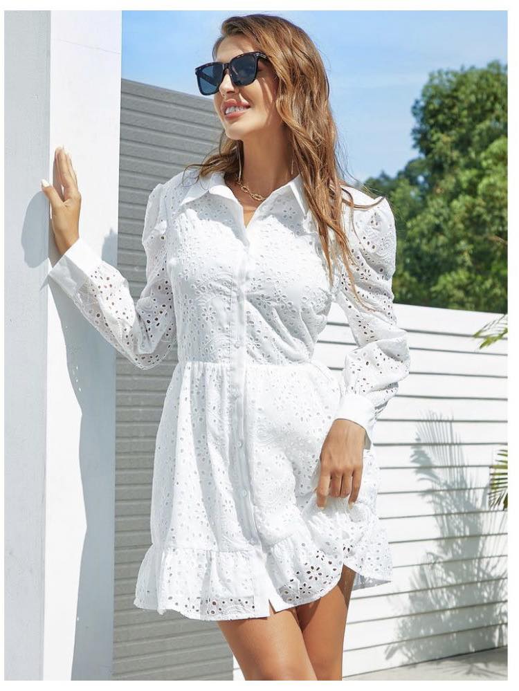 1059406  Vestido corto manga larga encaje