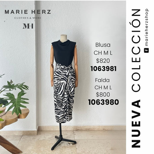 1063981  Blusa negra licra