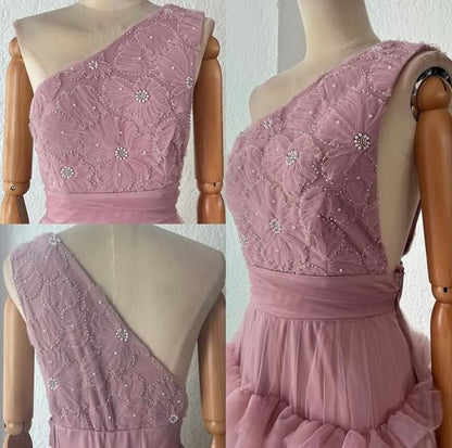 1064129  Vestido palo rosa flores perlas