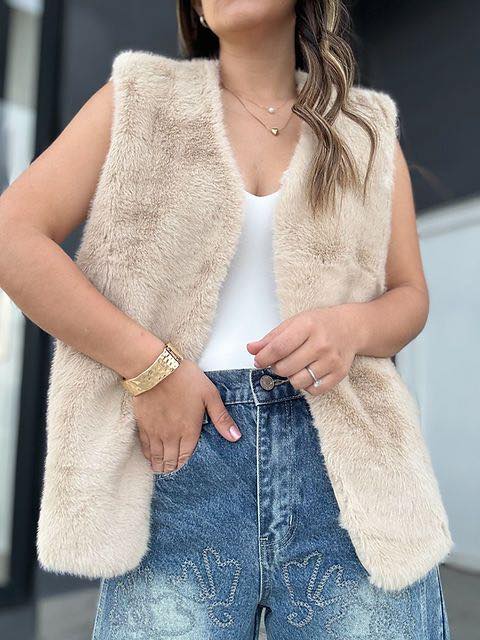1064302  Chaleco fur beige
