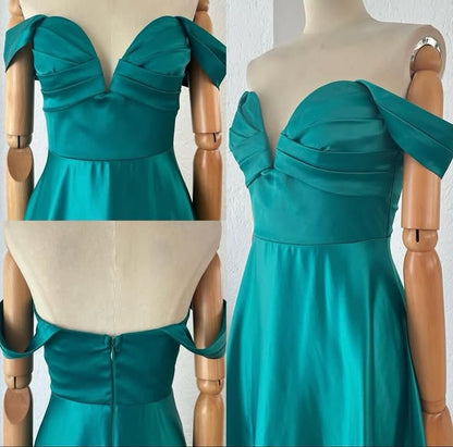 1064731  Vestido verde copas satin