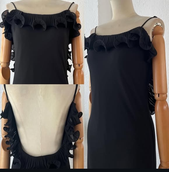 1064737  Vestido negro escarola