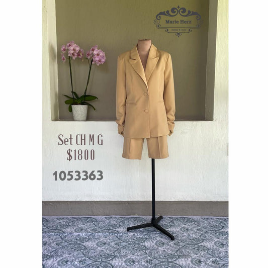 1053363  Set  short nude